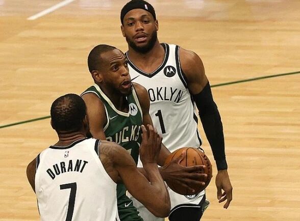  米德尔顿关键三分穿心，雄鹿险胜篮网缩小差距