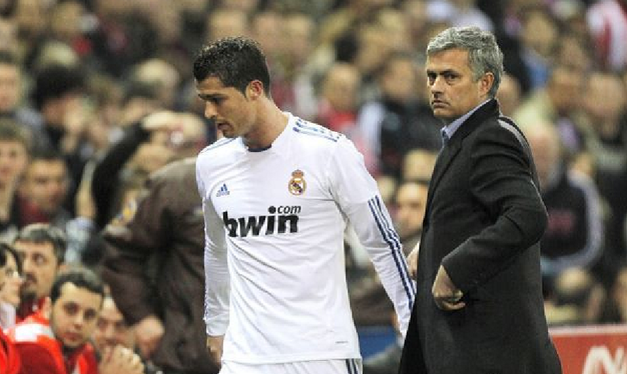  罗马德比战平收场，穆里尼奥变阵收效卢卡库失良机